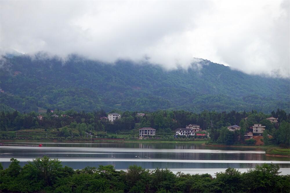 2.龙湾春雨后，资水夕流平。.jpg